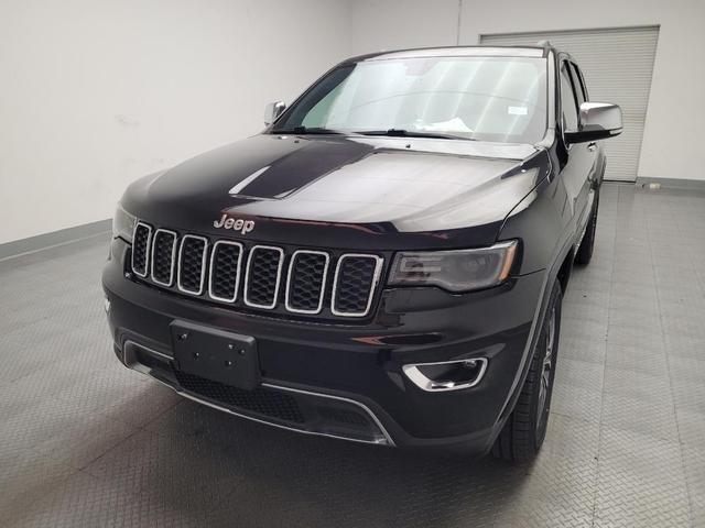 Photo of 2018 Diamond Black Crystal Pearlcoat Jeep Grand Cherokee