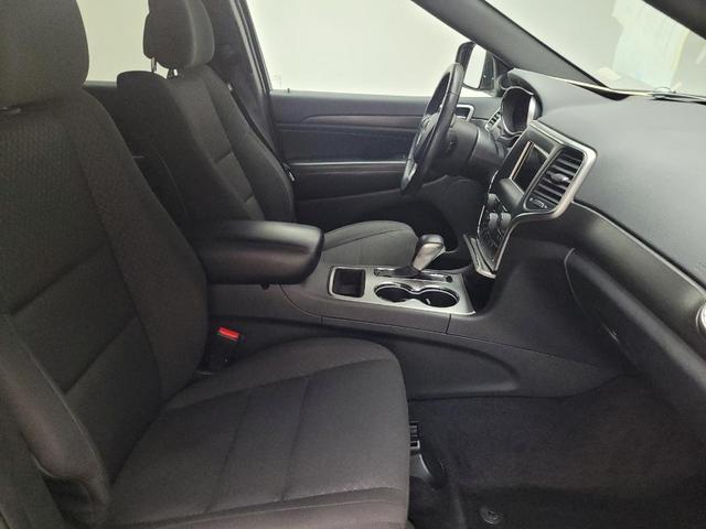 Photo of 2018 Velvet Red Pearlcoat Jeep Grand Cherokee