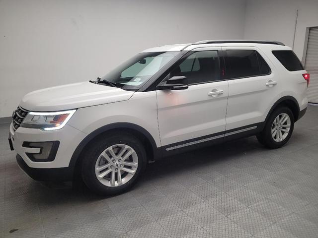 Photo of 2017 White Ford Explorer