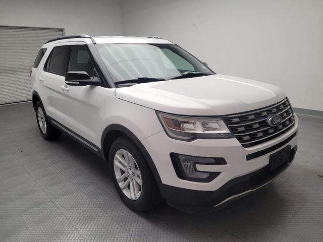 Photo of 2017 White Ford Explorer