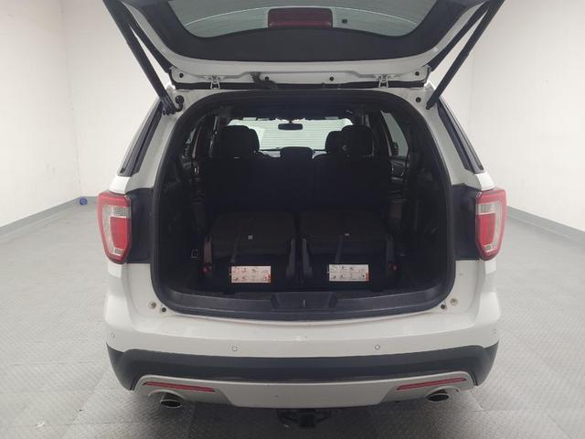 Photo of 2017 White Ford Explorer