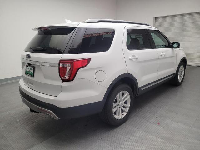 Photo of 2017 White Ford Explorer