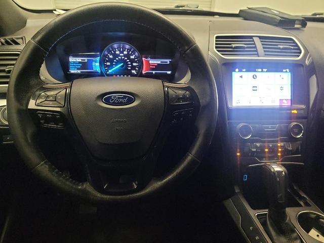 Photo of 2017 White Ford Explorer