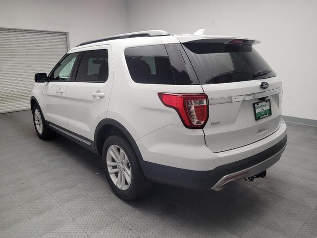 Photo of 2017 White Ford Explorer