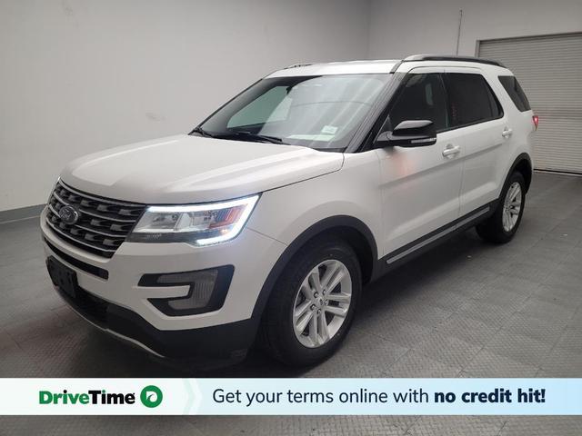 Photo of 2017 White Ford Explorer