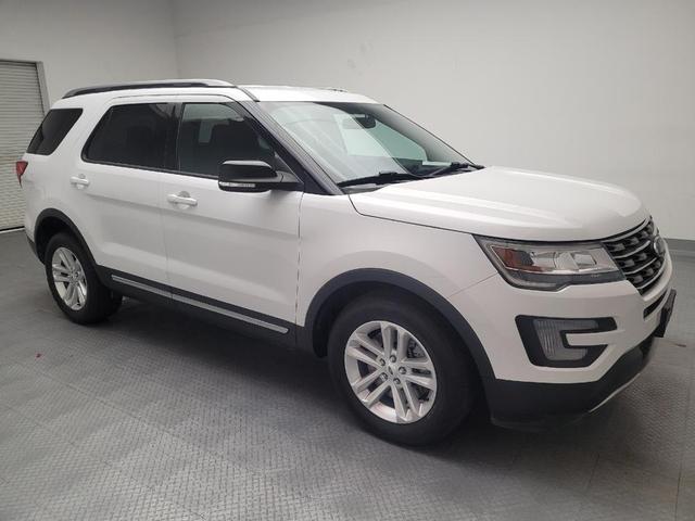 Photo of 2017 White Ford Explorer