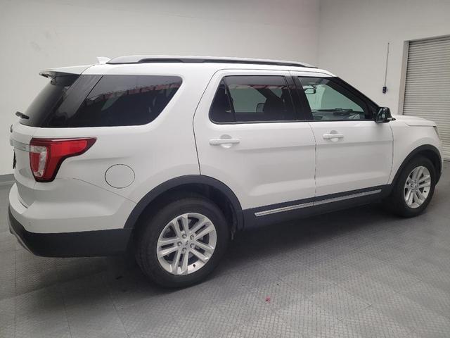 Photo of 2017 White Ford Explorer