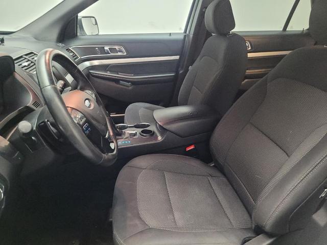 Photo of 2017 White Ford Explorer