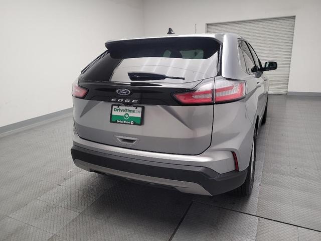 Photo of 2024 Iconic Silver Metallic Ford Edge