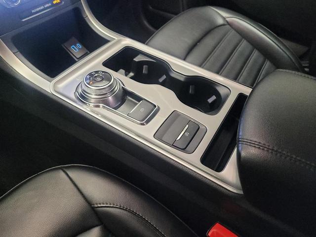 Photo of 2024 Iconic Silver Metallic Ford Edge