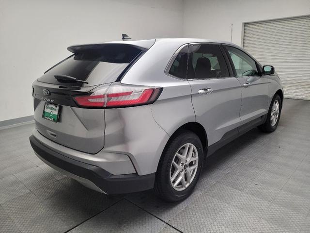 Photo of 2024 Iconic Silver Metallic Ford Edge