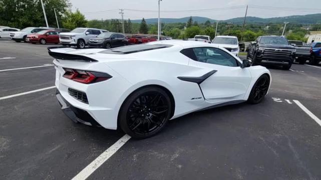 Photo of 2023 Arctic White Chevrolet Corvette
