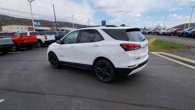 Photo of 2022 Summit White Chevrolet Equinox
