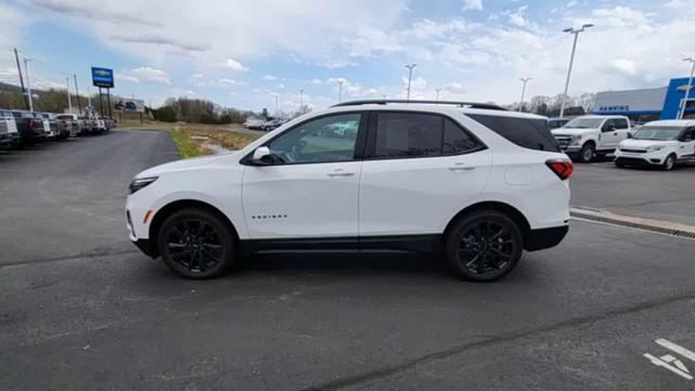 Photo of 2022 Summit White Chevrolet Equinox