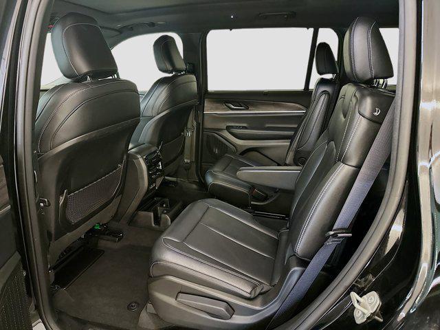 Photo of 2024 Diamond Black Crystal Pearlcoat Jeep Grand Cherokee L