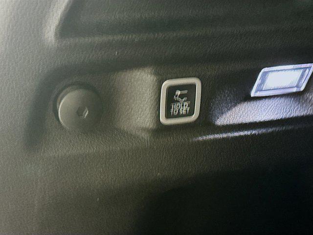 Photo of 2024 Diamond Black Crystal Pearlcoat Jeep Grand Cherokee L