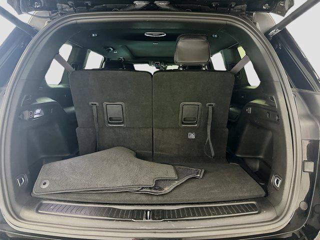 Photo of 2024 Diamond Black Crystal Pearlcoat Jeep Grand Cherokee L