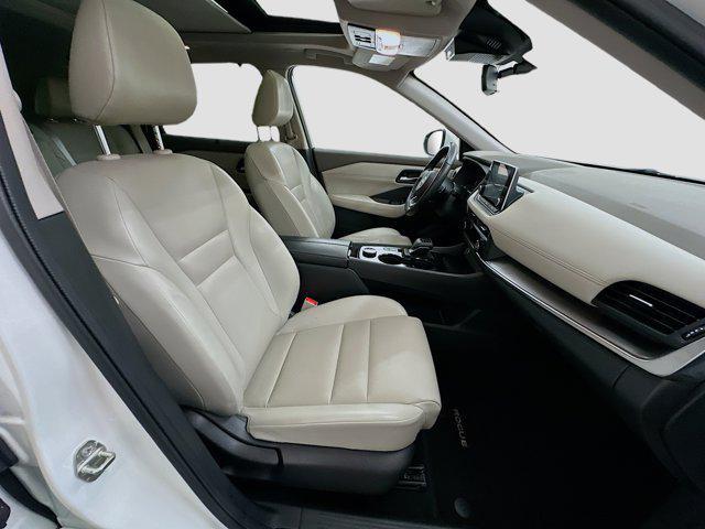 Photo of 2023 Pearl White Tricoat Nissan Rogue
