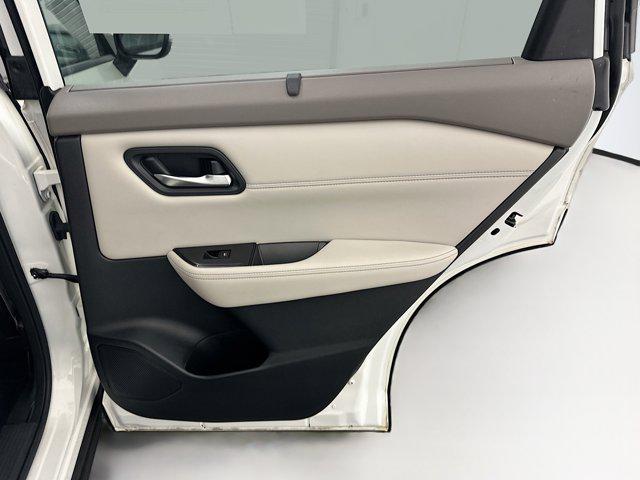 Photo of 2023 Pearl White Tricoat Nissan Rogue