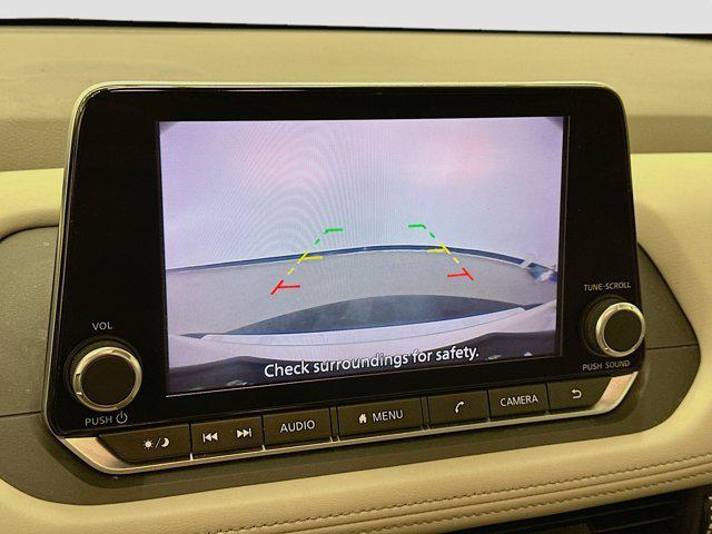 Photo of 2023 Pearl White Tricoat Nissan Rogue