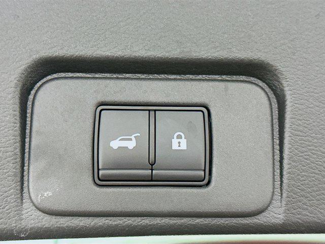 Photo of 2023 Pearl White Tricoat Nissan Rogue