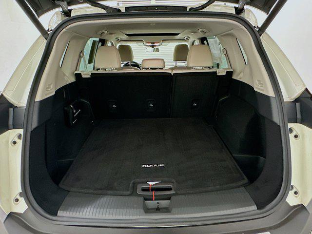 Photo of 2023 Pearl White Tricoat Nissan Rogue