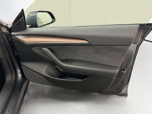 Photo of 2022 Solid Black Tesla Model 3