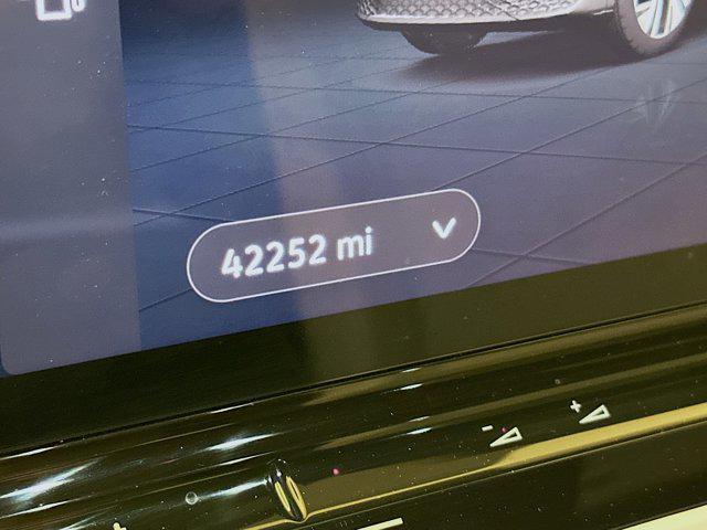 Photo of 2023 Pure Gray Volkswagen ID.4
