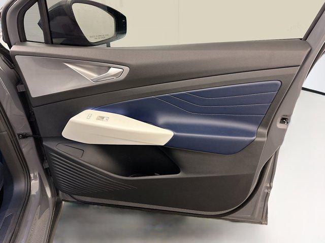 Photo of 2023 Pure Gray Volkswagen ID.4