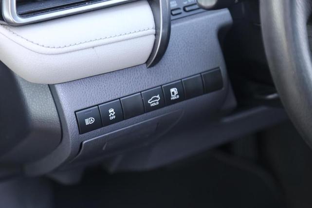 Photo of 2019 Predawn Gray Mica Toyota Camry Hybrid