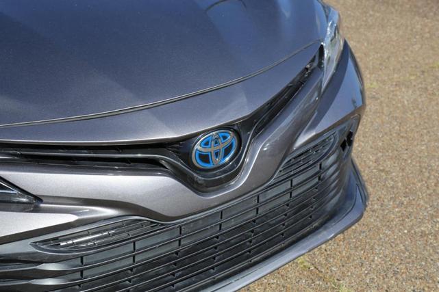 Photo of 2019 Predawn Gray Mica Toyota Camry Hybrid