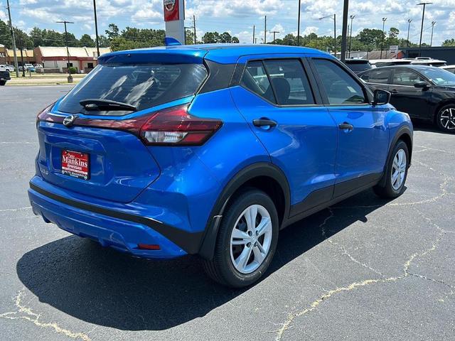 Photo of 2025 Electric Blue Metallic Nissan Kicks Play