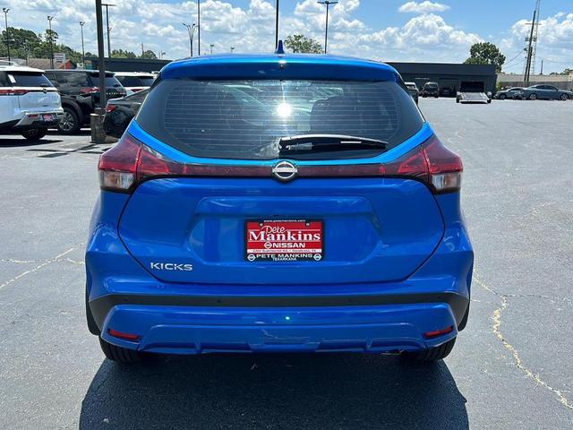 Photo of 2025 Electric Blue Metallic Nissan Kicks Play