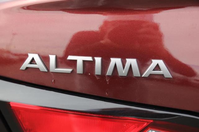 Photo of 2023 Garnet Pearl Nissan Altima