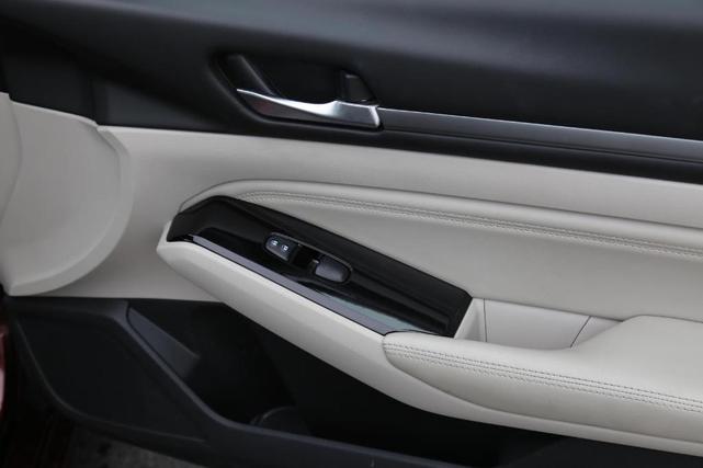 Photo of 2023 Garnet Pearl Nissan Altima
