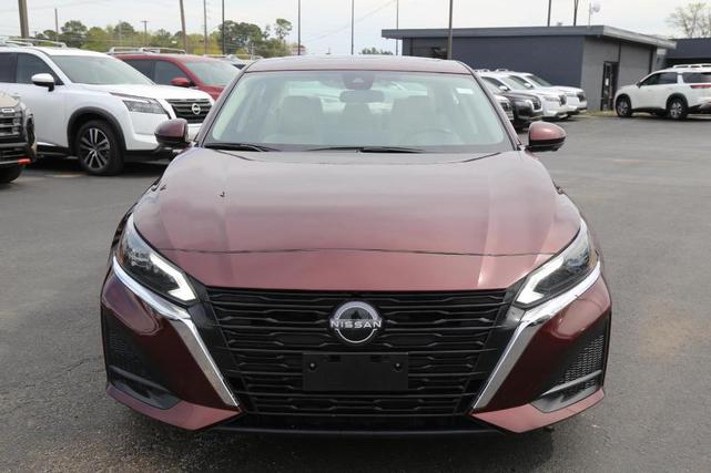 Photo of 2023 Garnet Pearl Nissan Altima