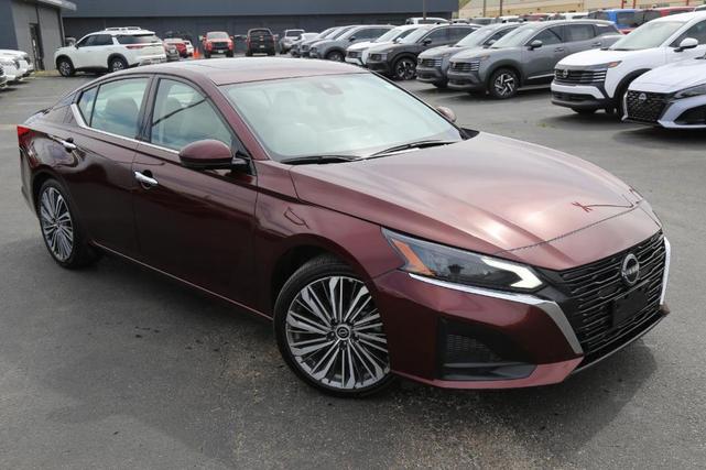 Photo of 2023 Garnet Pearl Nissan Altima