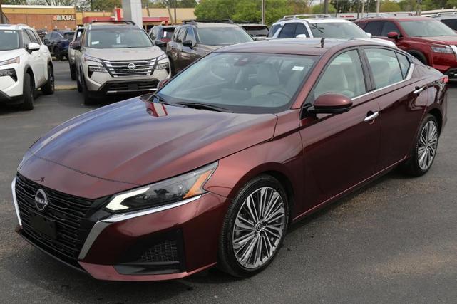Photo of 2023 Garnet Pearl Nissan Altima