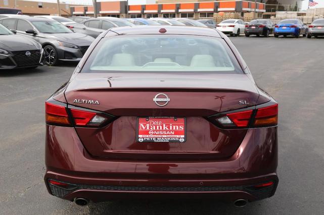 Photo of 2023 Garnet Pearl Nissan Altima