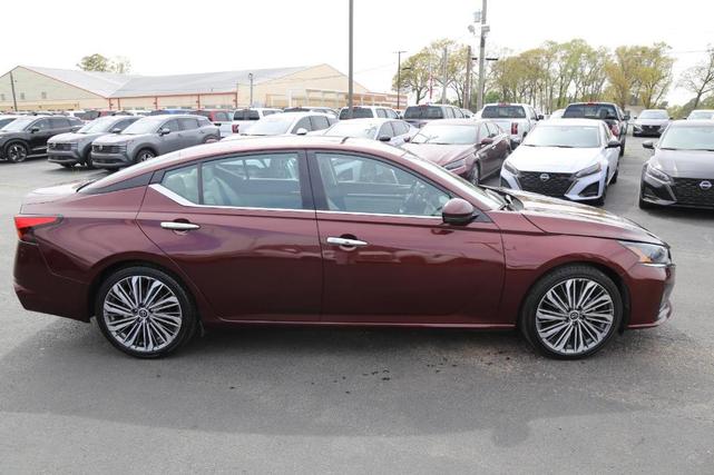 Photo of 2023 Garnet Pearl Nissan Altima