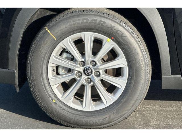Photo of 2025 Midnight Black Metallic Toyota Grand Highlander Hybrid