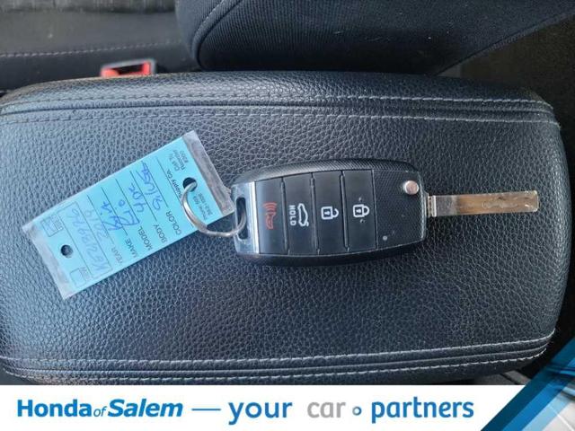 Photo of 2019 Silky Silver Kia Rio
