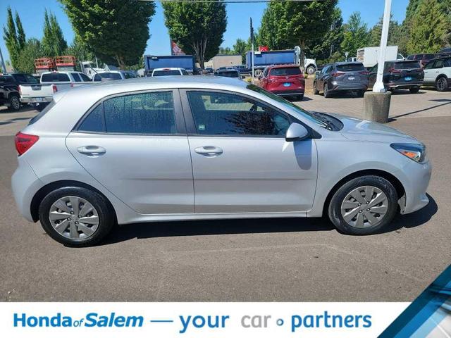 Photo of 2019 Silky Silver Kia Rio