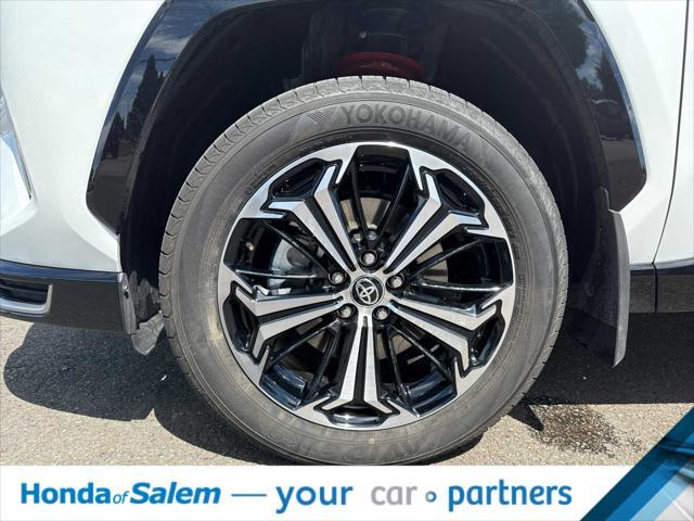 Photo of 2025 Wind Chill Pearl/Midnight Black Metallic Toyota RAV4 Hybrid