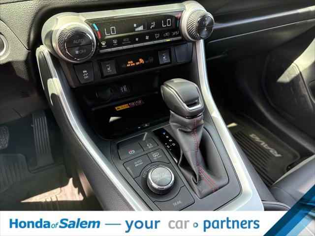 Photo of 2025 Wind Chill Pearl/Midnight Black Metallic Toyota RAV4 Hybrid