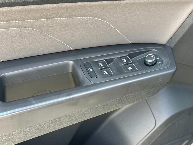 Photo of 2023 Deep Black Pearl Effect Volkswagen Atlas