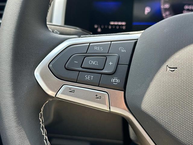 Photo of 2023 Deep Black Pearl Effect Volkswagen Atlas