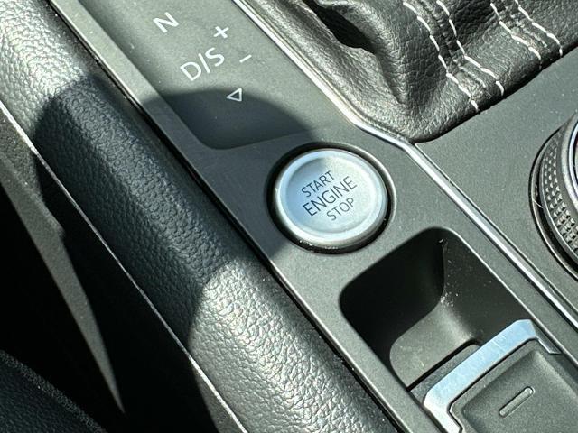 Photo of 2023 Deep Black Pearl Effect Volkswagen Atlas