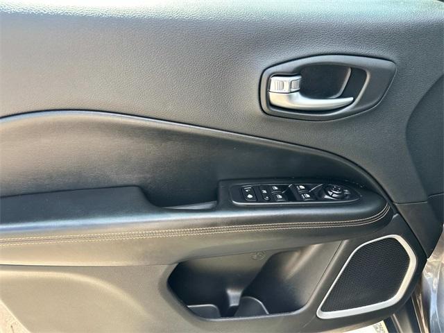 Photo of 2019 Granite Crystal Clearcoat Metallic Jeep Compass