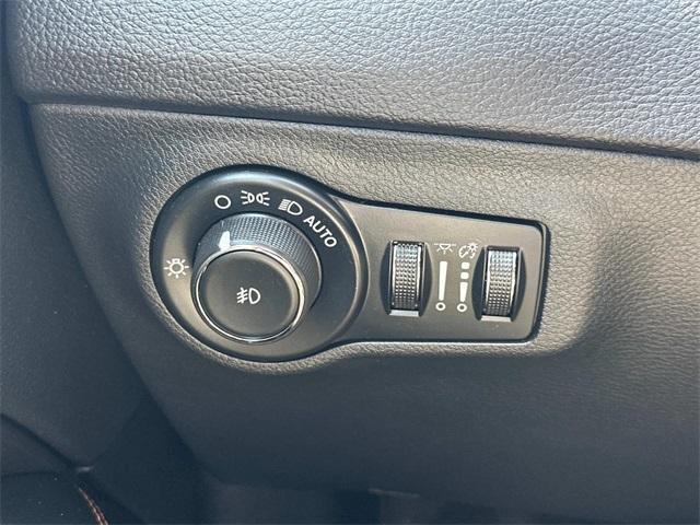 Photo of 2019 Granite Crystal Clearcoat Metallic Jeep Compass